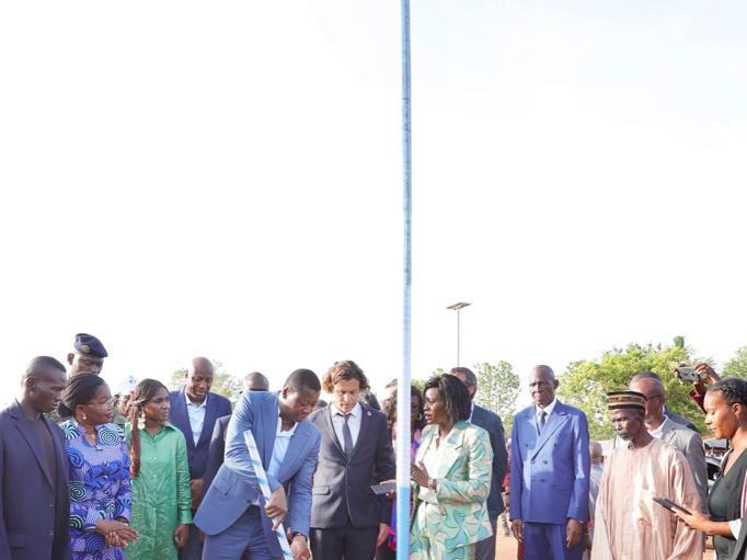 Installation et maintenance de 50 000 lampadaires solaires au Togo